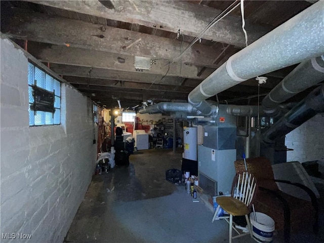 basement with washer / clothes dryer and water heater