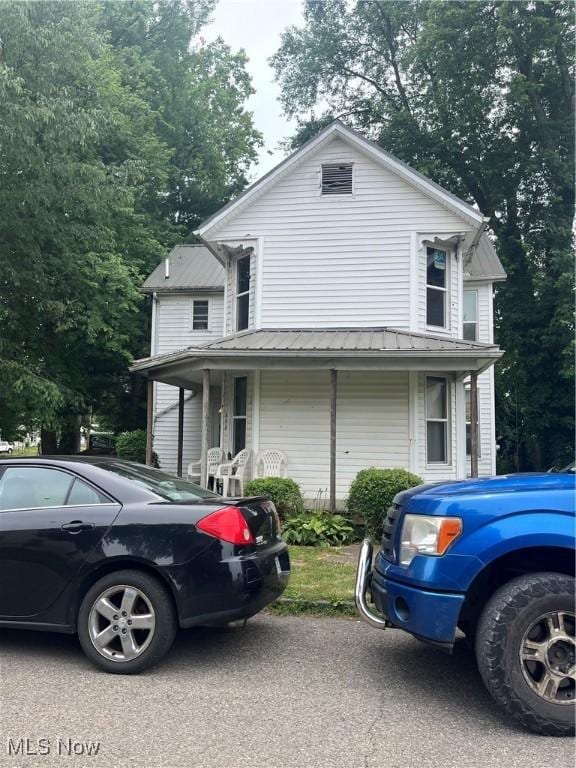 view of front of property featuring covered porch