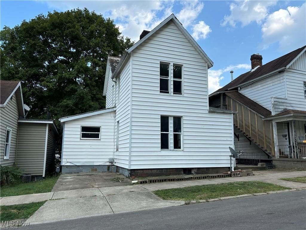 view of home's exterior