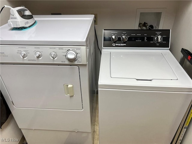 6695 Clingan Rd Unit 26, Poland, OH 44514 - laundry room featuring washing machine and dryer