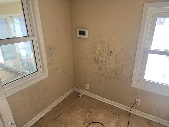 laundry area featuring light tile patterned floors