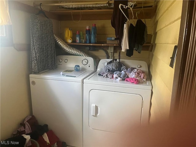 laundry area featuring washer and clothes dryer