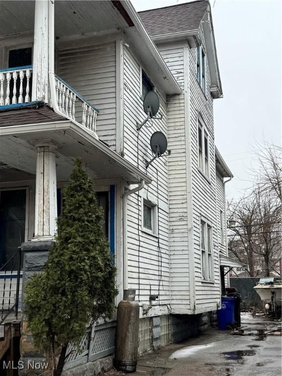 view of side of property featuring a balcony