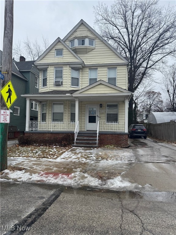 view of front of home featuring a porch