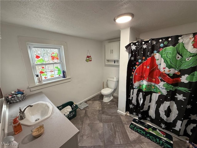 bathroom featuring vanity, a textured ceiling, toilet, and a shower with shower curtain