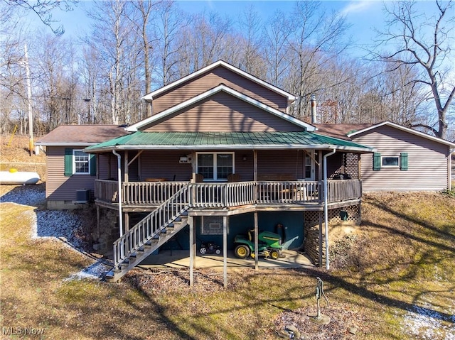 view of front of property featuring central AC and a front lawn