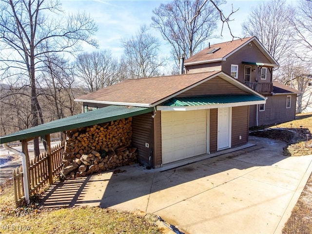 view of front facade with a garage