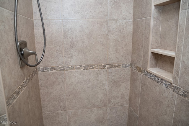 details featuring a tile shower