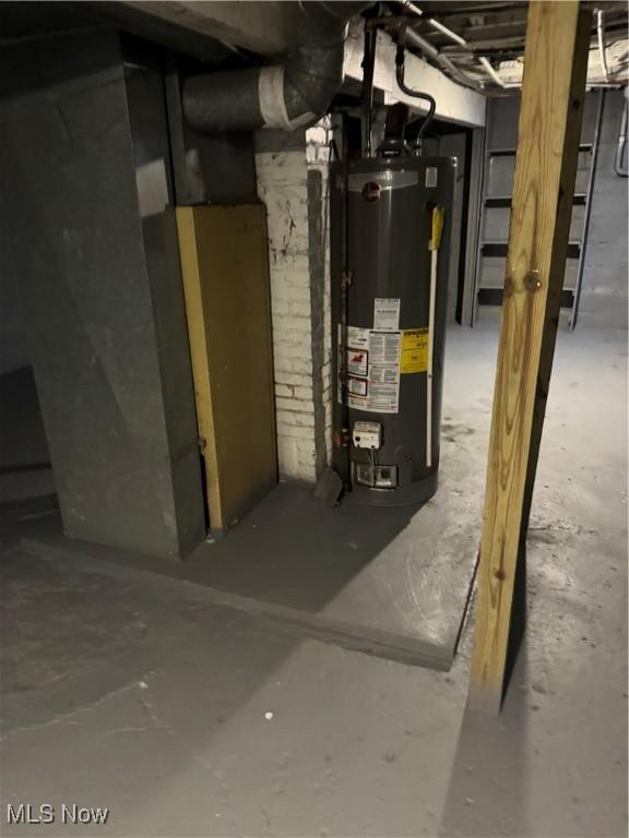 549 Hazel Pl, Akron, OH 44304 - utilities featuring gas water heater