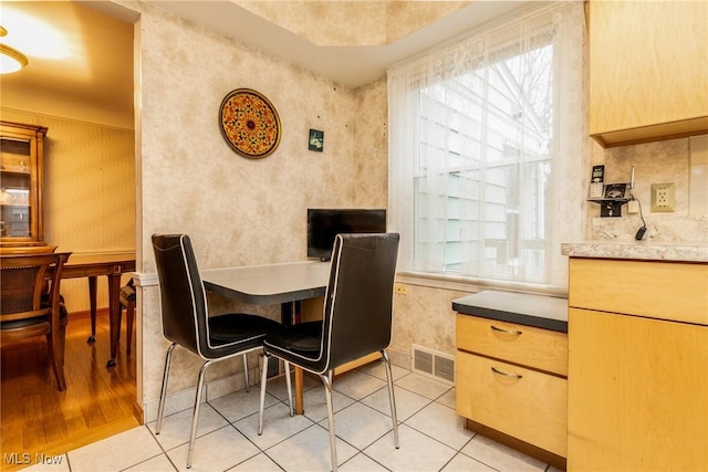 dining room featuring light tile patterned floors