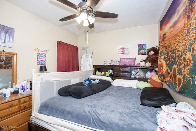 bedroom featuring ceiling fan