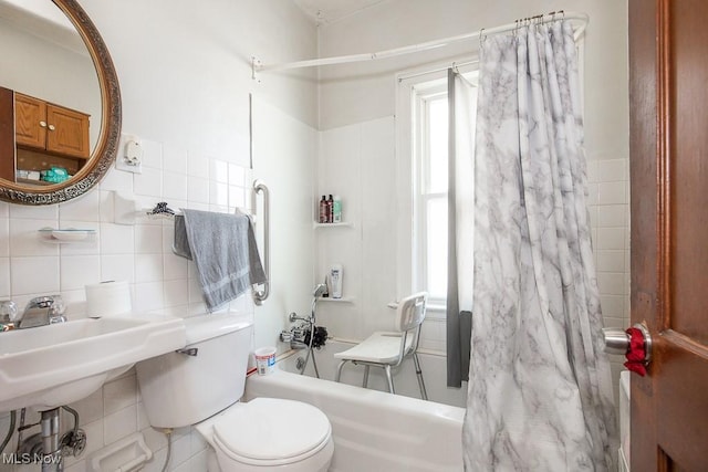 bathroom with tile walls, shower / bath combination with curtain, toilet, and decorative backsplash