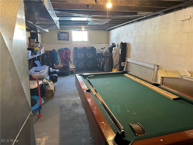 playroom featuring billiards