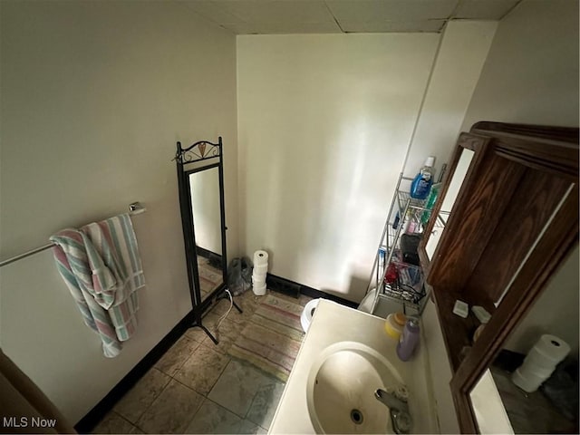 bathroom featuring a sink