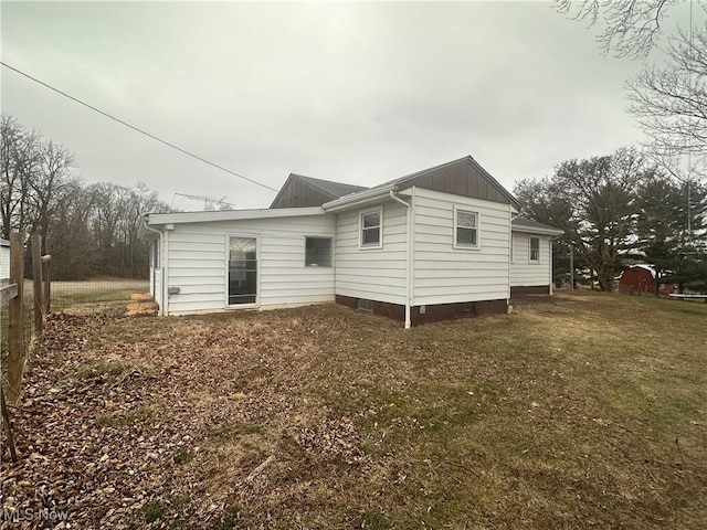 1425 Flint Ridge Rd, Hopewell, OH 43746 - rear view of property featuring a yard