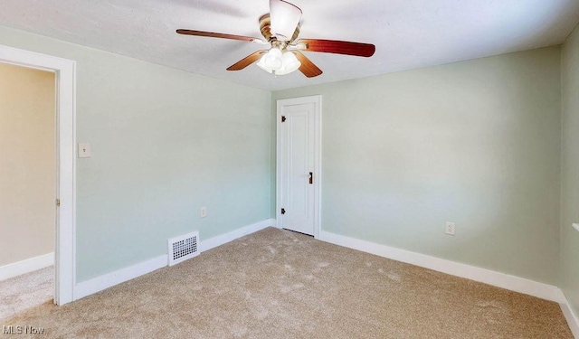 unfurnished room featuring light carpet and ceiling fan