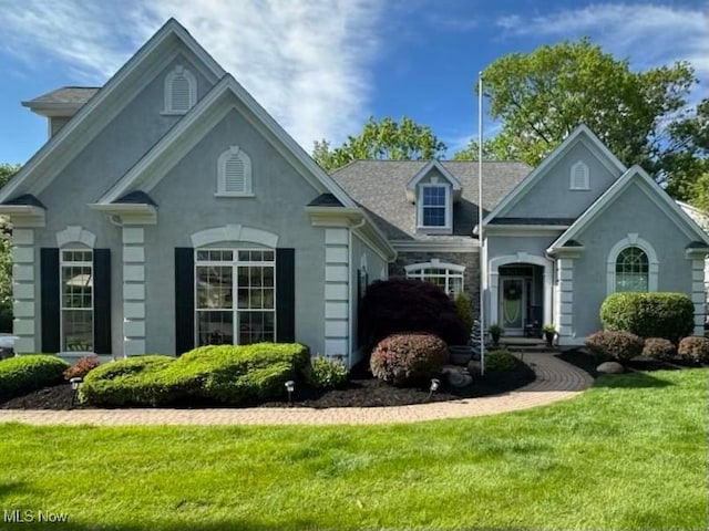 view of front of house featuring a front yard