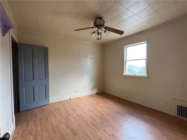 empty room featuring light wood-type flooring and ceiling fan