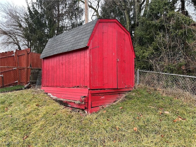 view of outbuilding with a yard