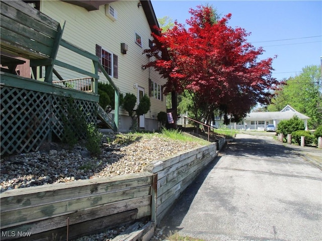 4520 E Wallings Rd, Broadview Heights, OH 44147 - view of side of property with stairs