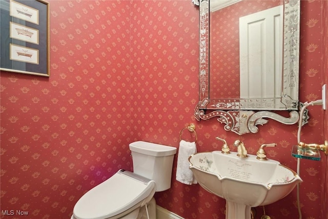 bathroom featuring sink and toilet