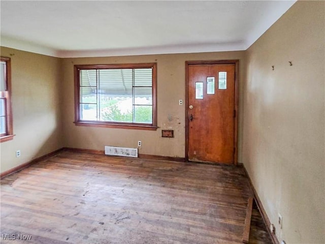 foyer featuring visible vents, baseboards, and wood finished floors