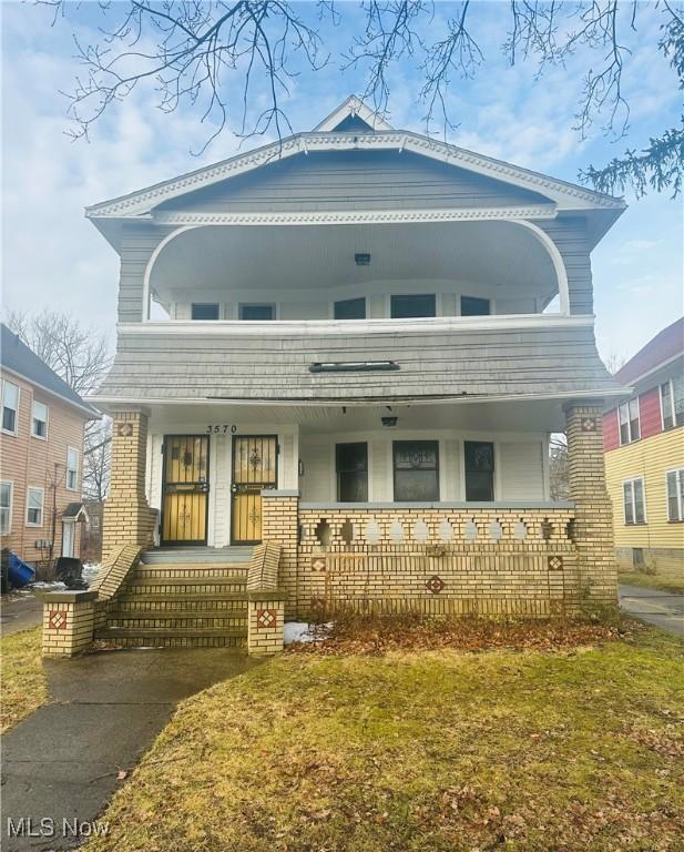 view of front of house with covered porch and a front yard