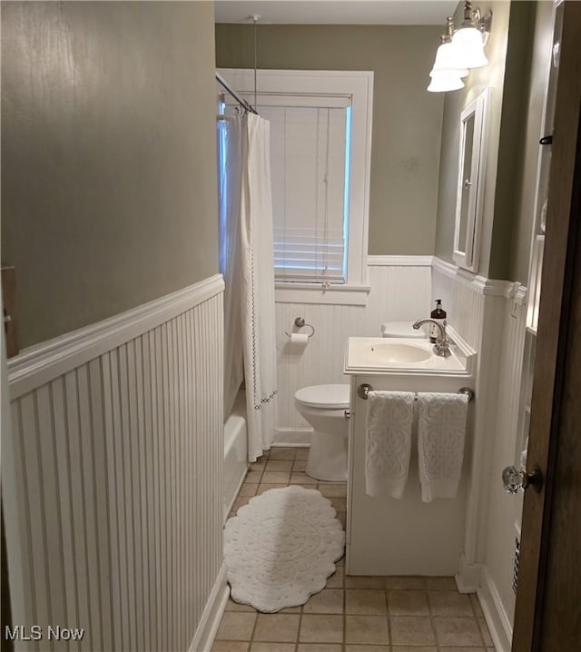 full bathroom featuring tile patterned floors, shower / tub combo, vanity, and toilet