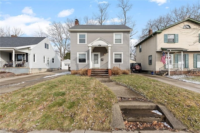 view of front property featuring a front lawn