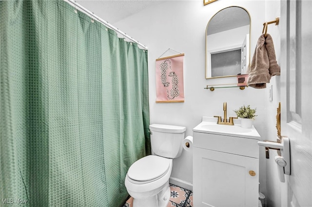 bathroom with vanity, a shower with curtain, toilet, and a textured ceiling