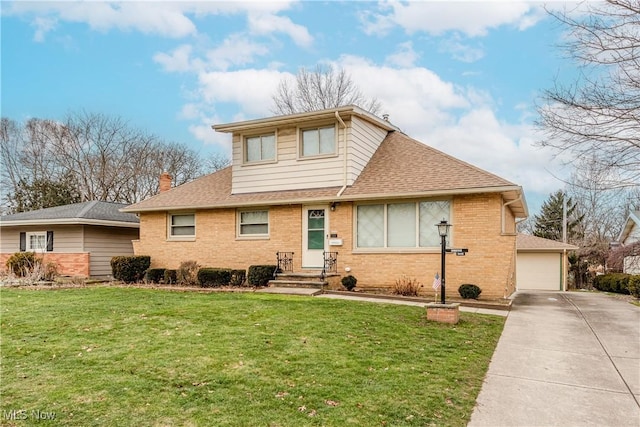 view of front of house featuring a front yard and a garage