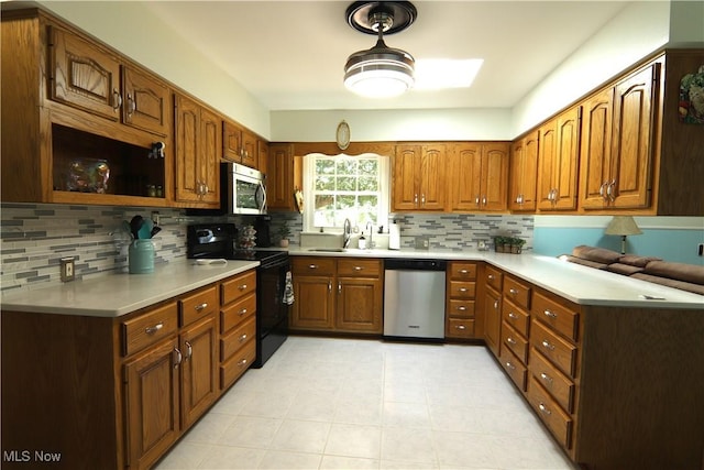 kitchen with sink, backsplash, and appliances with stainless steel finishes