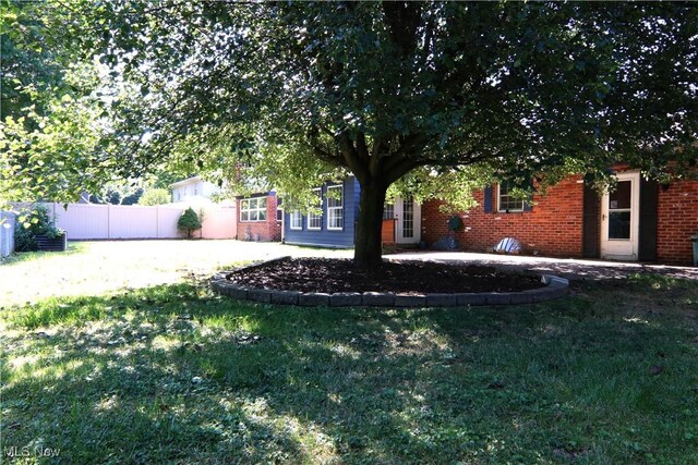 102 Chippewa Dr, Marietta, OH 45750 - view of yard