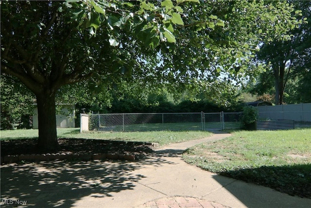 102 Chippewa Dr, Marietta, OH 45750 - view of community featuring a yard