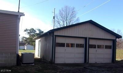 view of detached garage