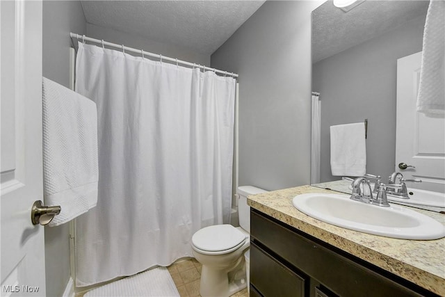 full bath featuring toilet, a shower with curtain, a textured ceiling, and vanity