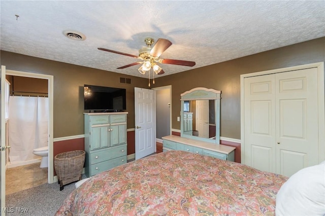 bedroom featuring a textured ceiling, a closet, carpet, and visible vents