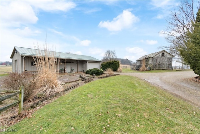 view of yard with dirt driveway