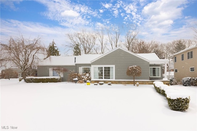 view of front of property