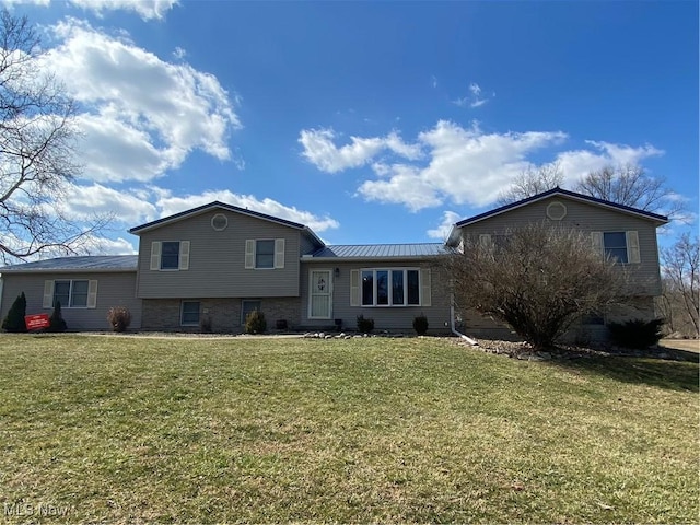 split level home with a front yard