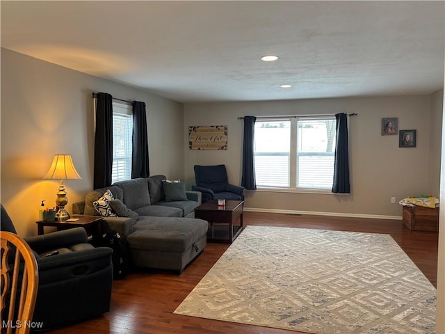 living room with dark wood-style flooring, recessed lighting, and baseboards