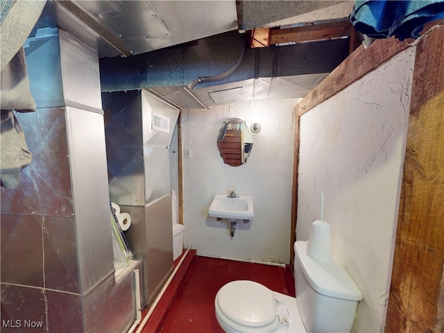 bathroom featuring toilet, visible vents, and a sink