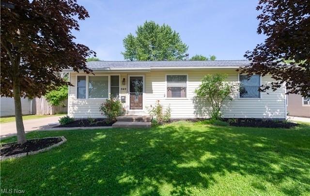 ranch-style house with a front yard