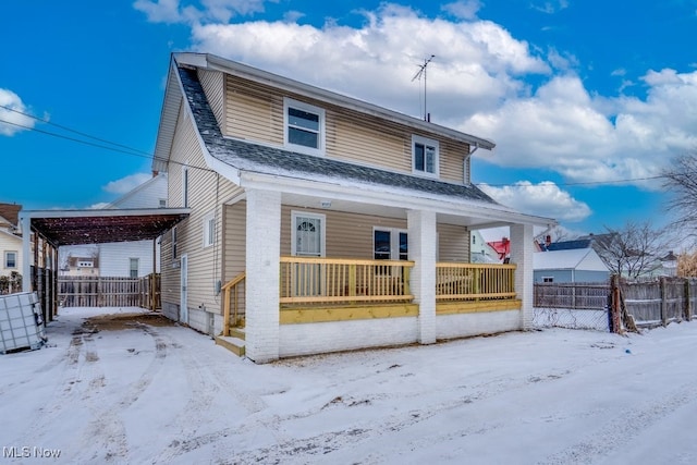 view of front of house with covered porch and fence