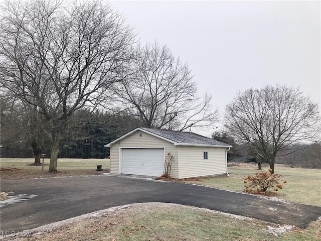 view of detached garage