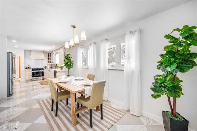 dining room featuring recessed lighting, an inviting chandelier, and baseboards