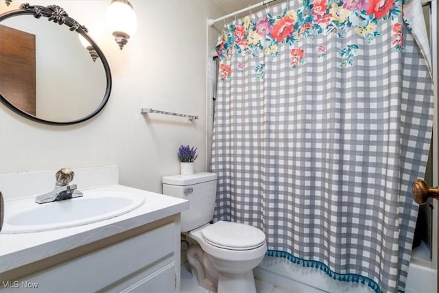 full bath with shower / tub combo, vanity, and toilet