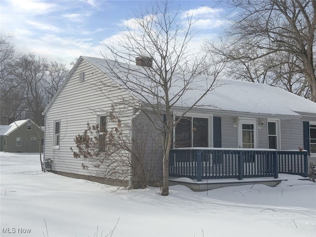 view of front of house with covered porch