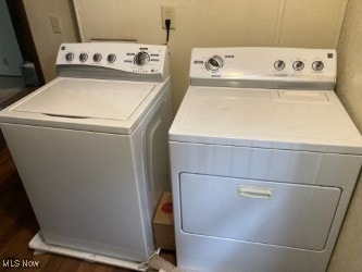 laundry area with laundry area and washing machine and clothes dryer