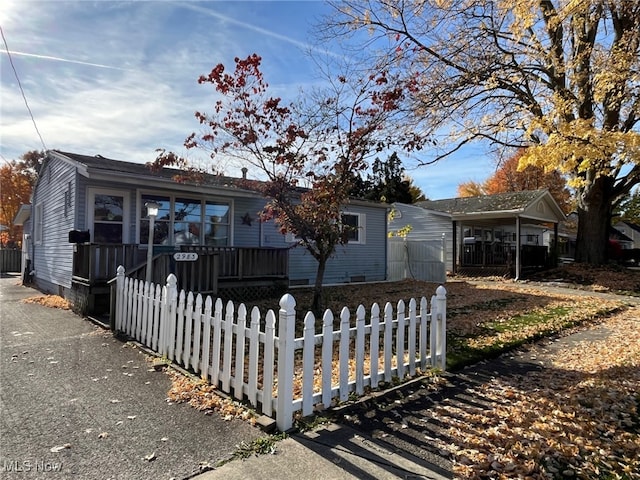 view of front of property featuring a fenced front yard and crawl space